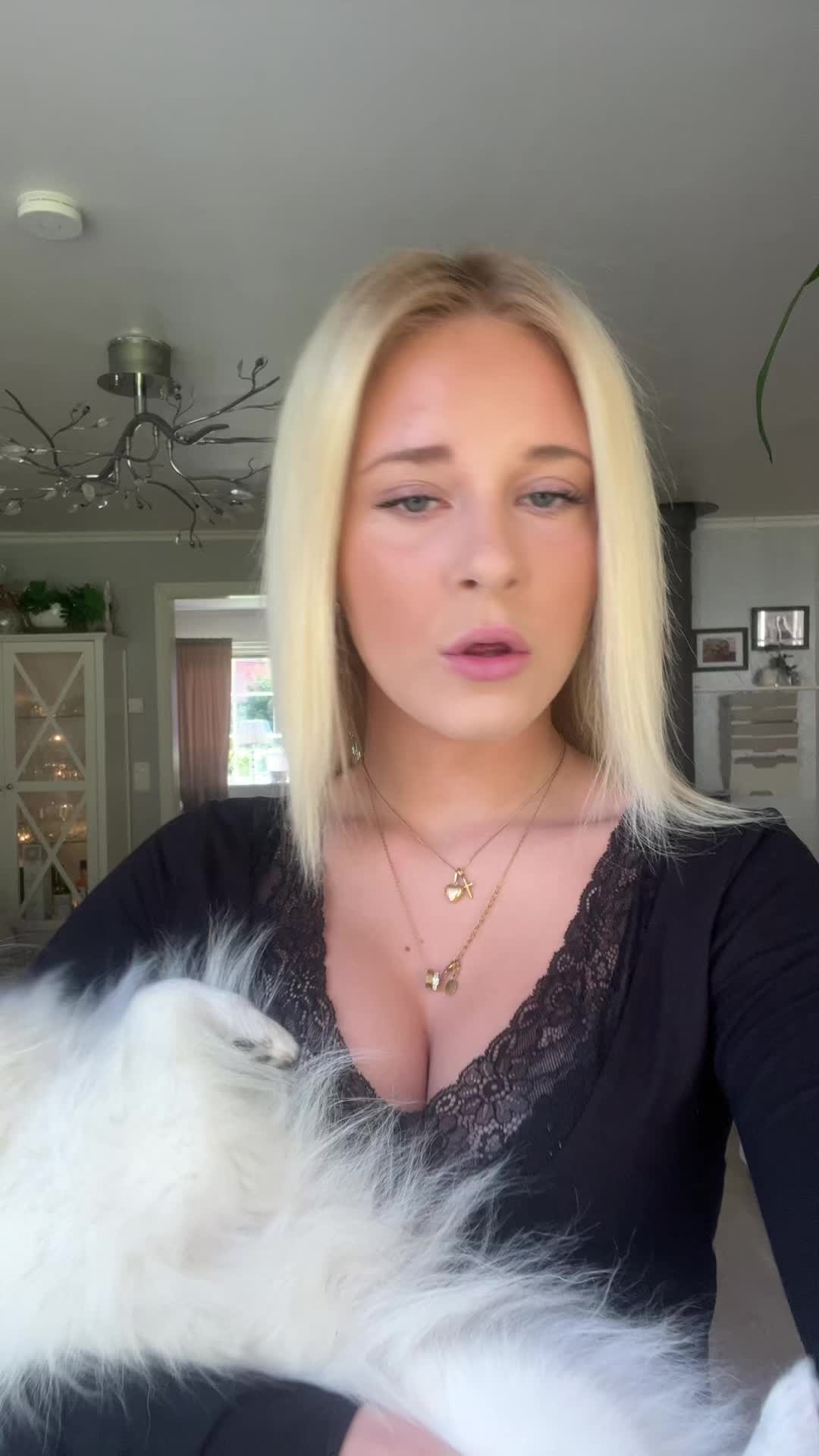@𝕃𝕚𝕤𝕖𝕟