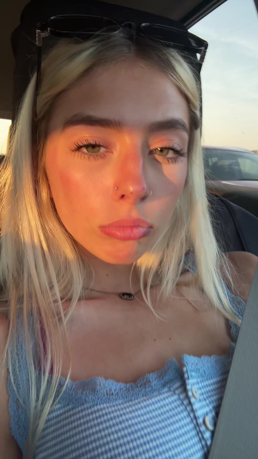 @bella