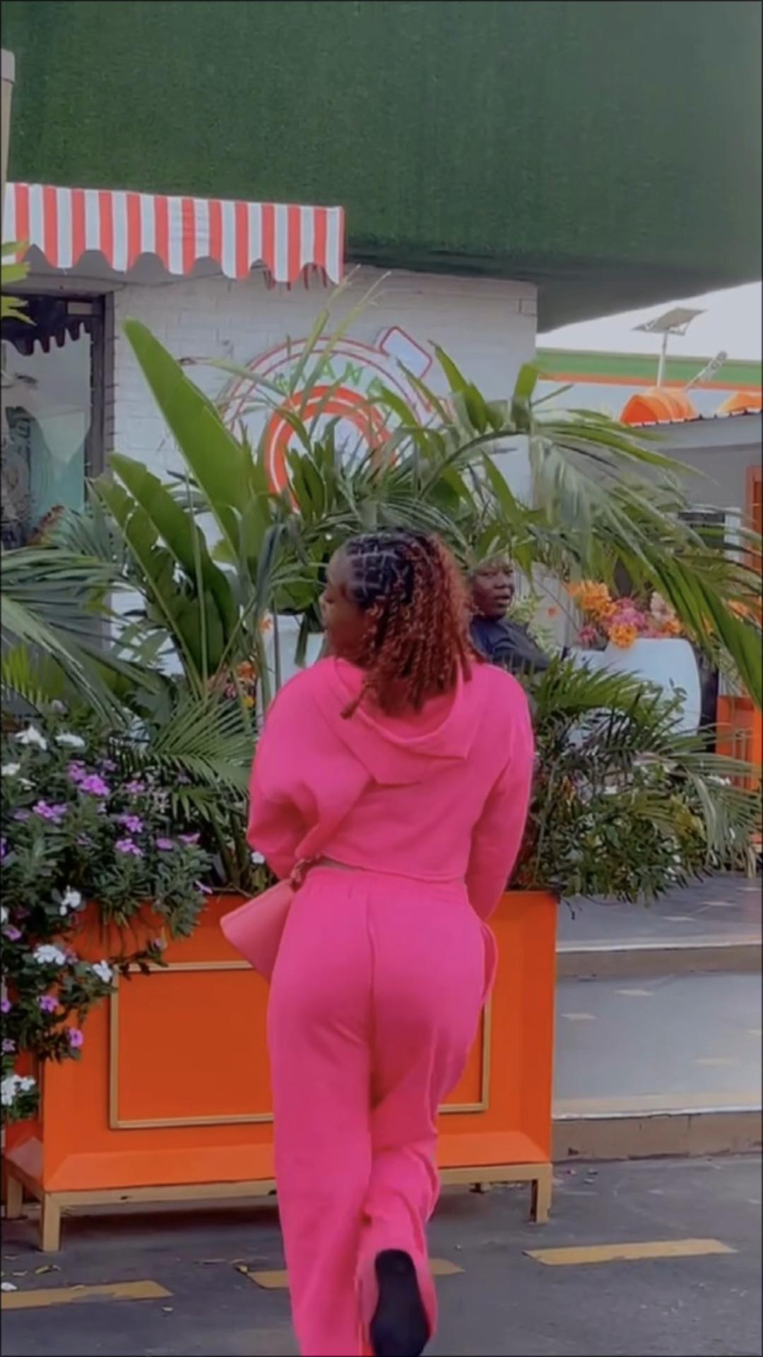 @꧁💕🛍️𝐕𝐢𝐯𝐢𝐚𝐧🦋🏖️꧂