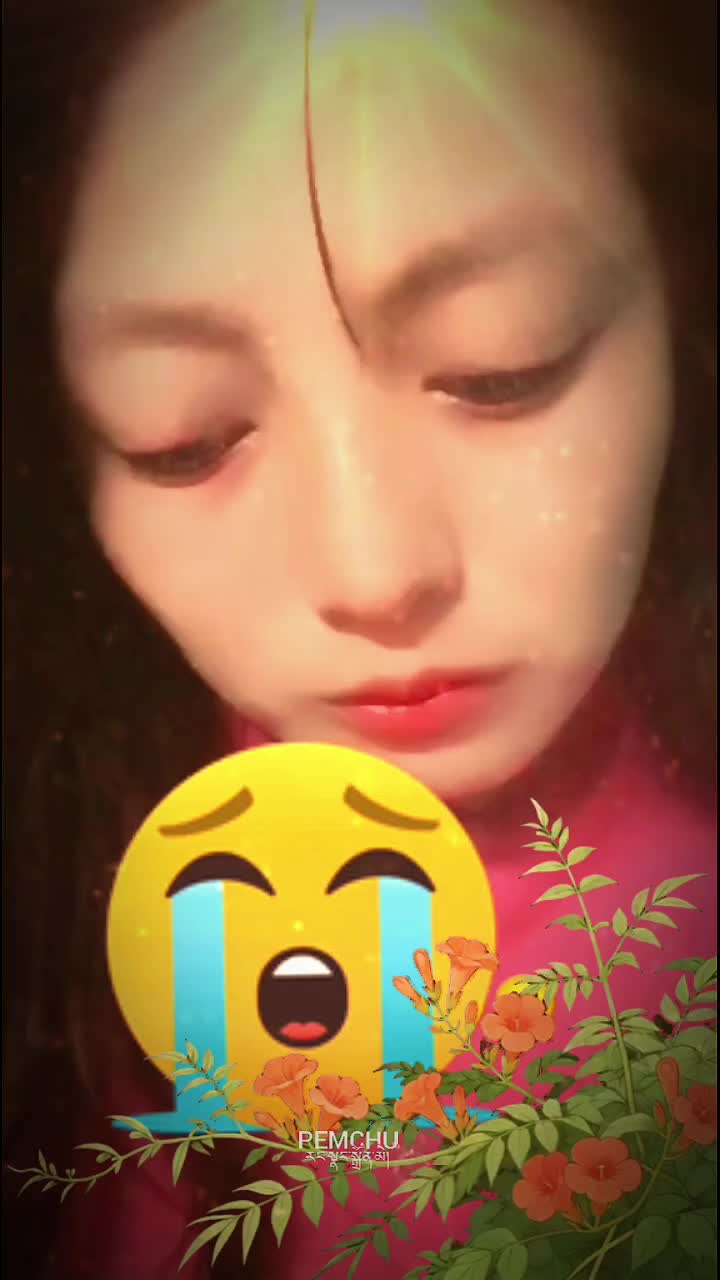 @Addicte with phone 😆