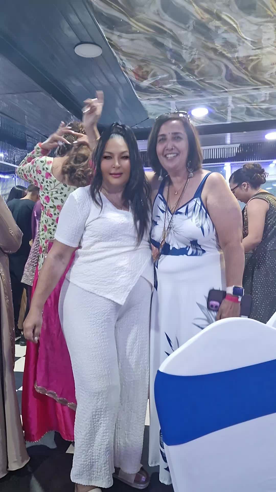 @Suzani💗