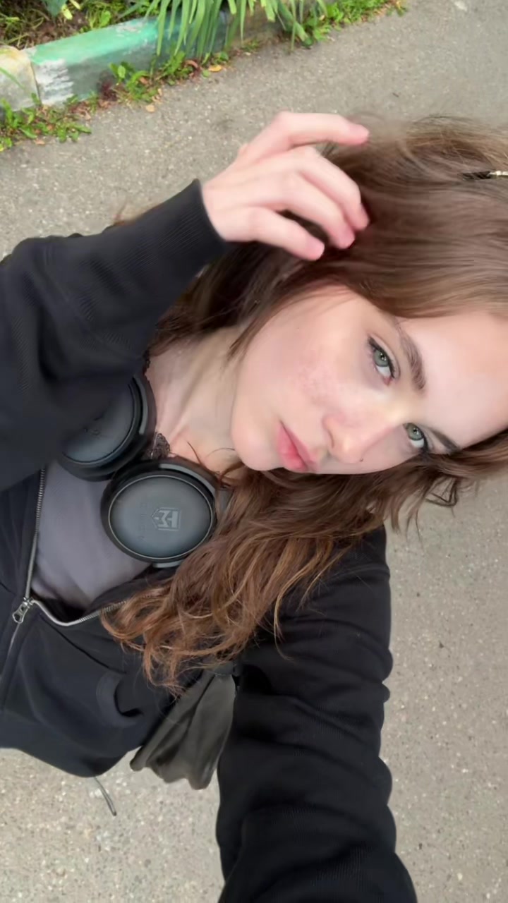 @lis&agrave; f