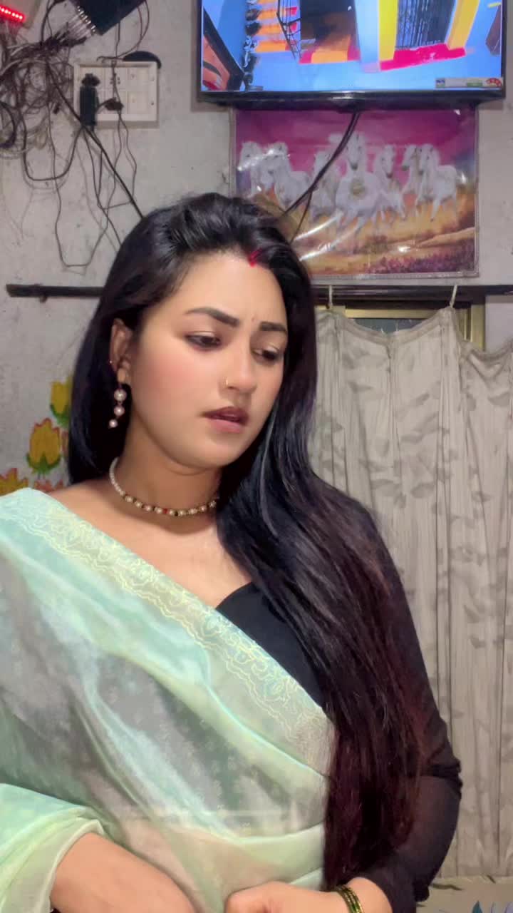@शिवानी 😊smile  Queen 😊 👑