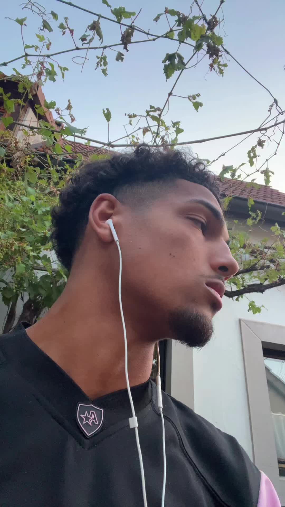 @⃟