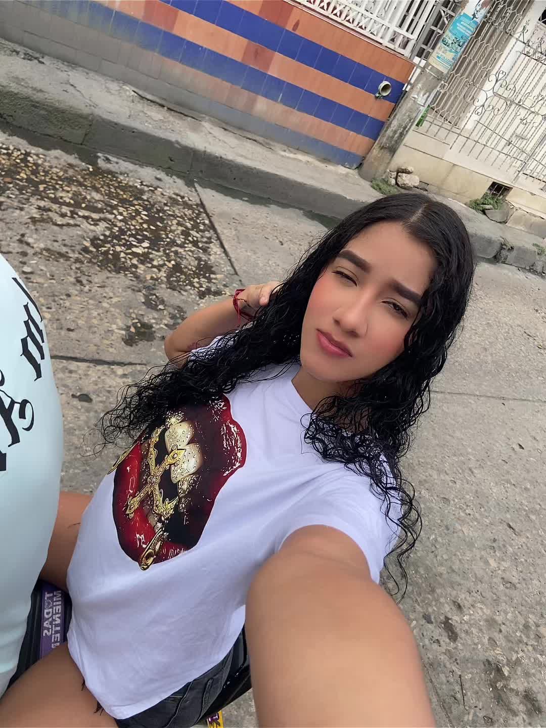 @Angeles R💞