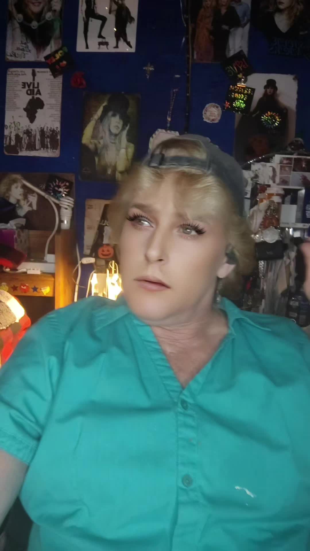 @lois