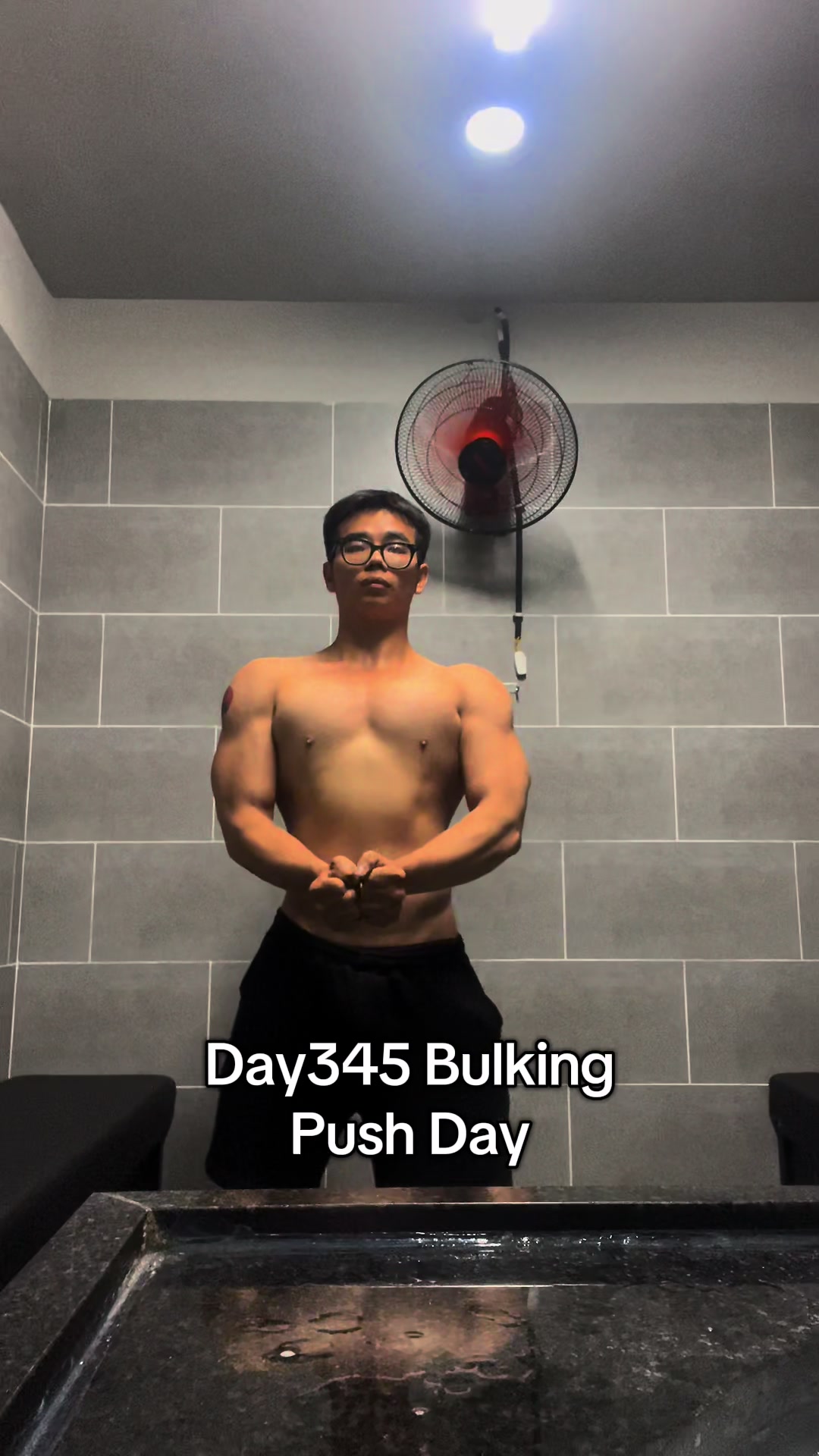 @Kent th&iacute;ch tập gym