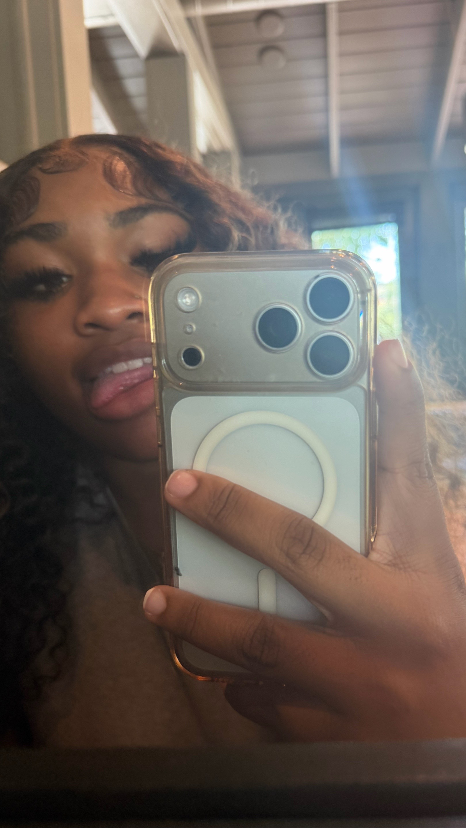 @♕