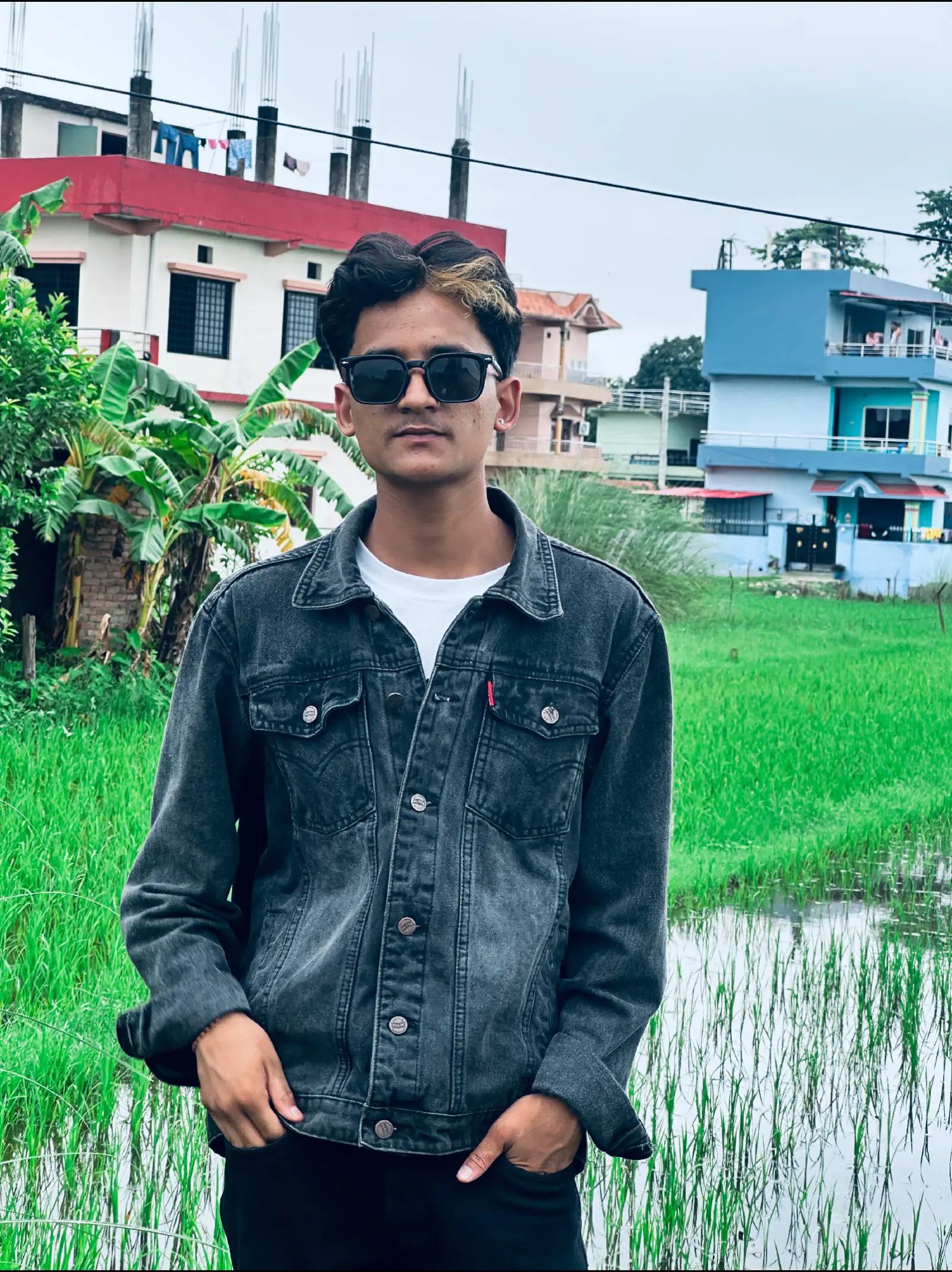 @दिनेश सिँह ठकुरी 👑