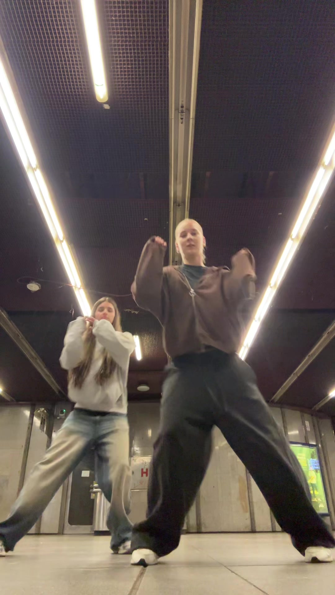 @𝒕𝒈𝒌: 𝒕𝒘𝒊𝒏𝒔𝒊𝒔