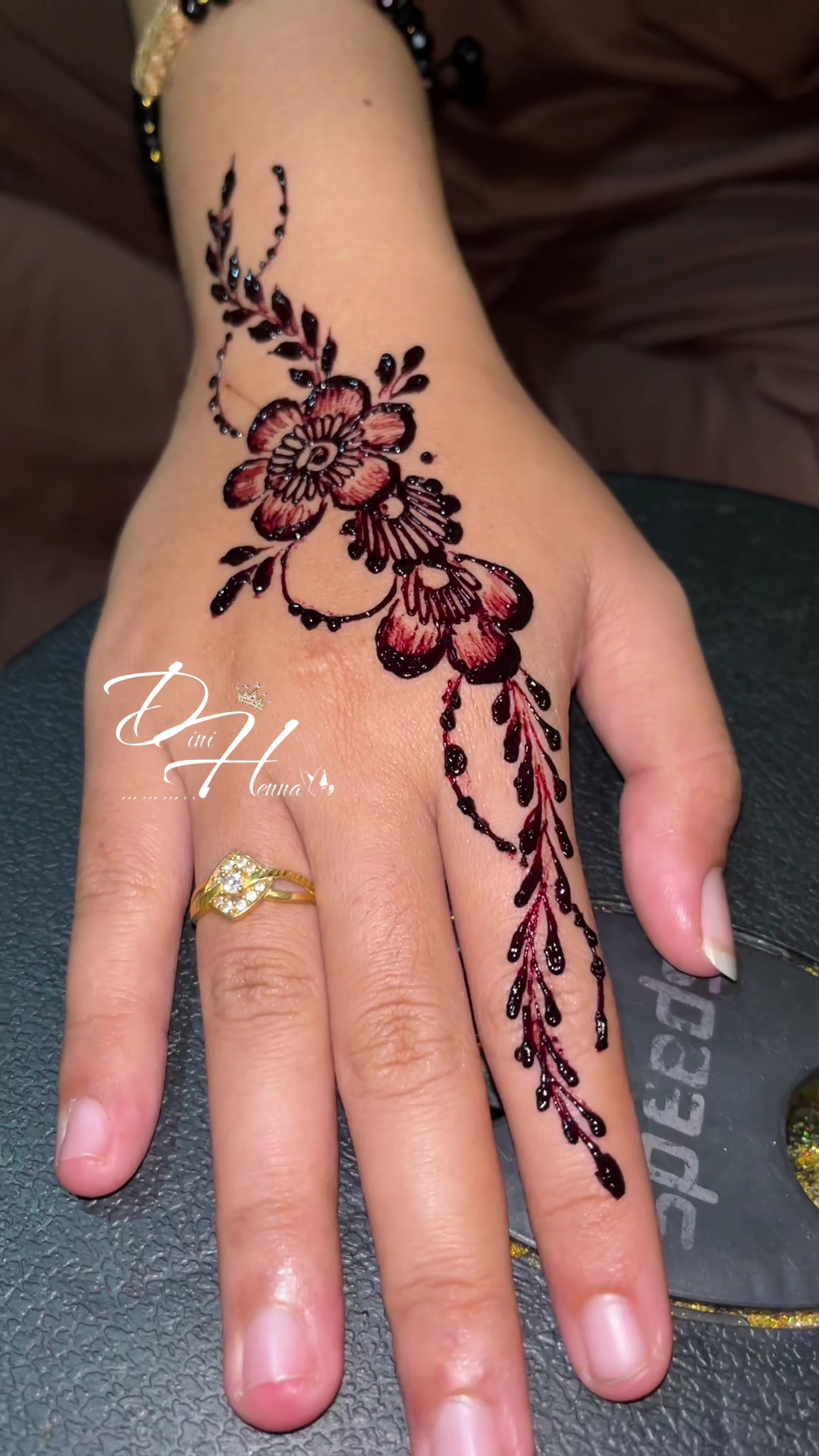 @Dinihenna