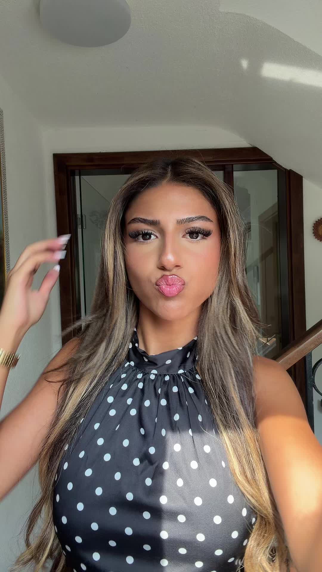 @LiveTina250k