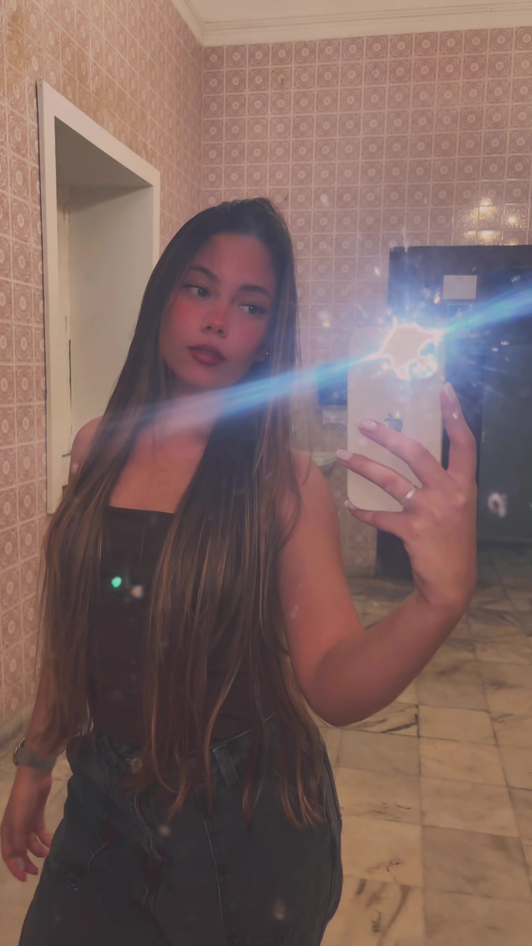 @tha&iacute;sa s saraiva