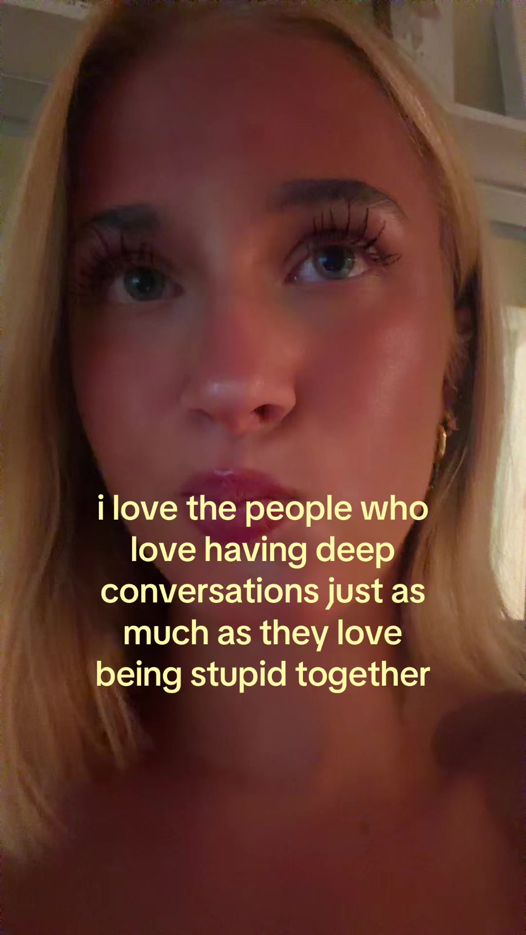 @theelliebarker
