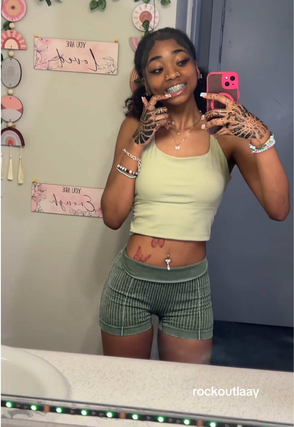 @rockoutlaay
