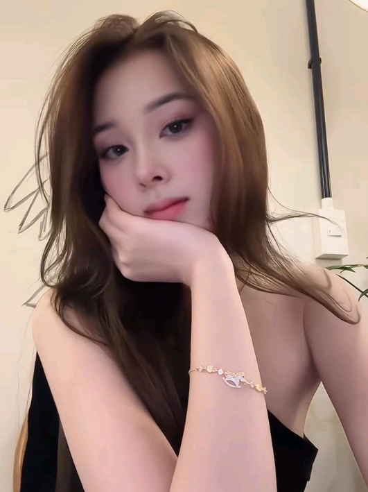 @𝗔𝗻𝗴𝗲𝗹𝗮 𝗖𝗮𝗻𝗱𝗶𝗰𝗲