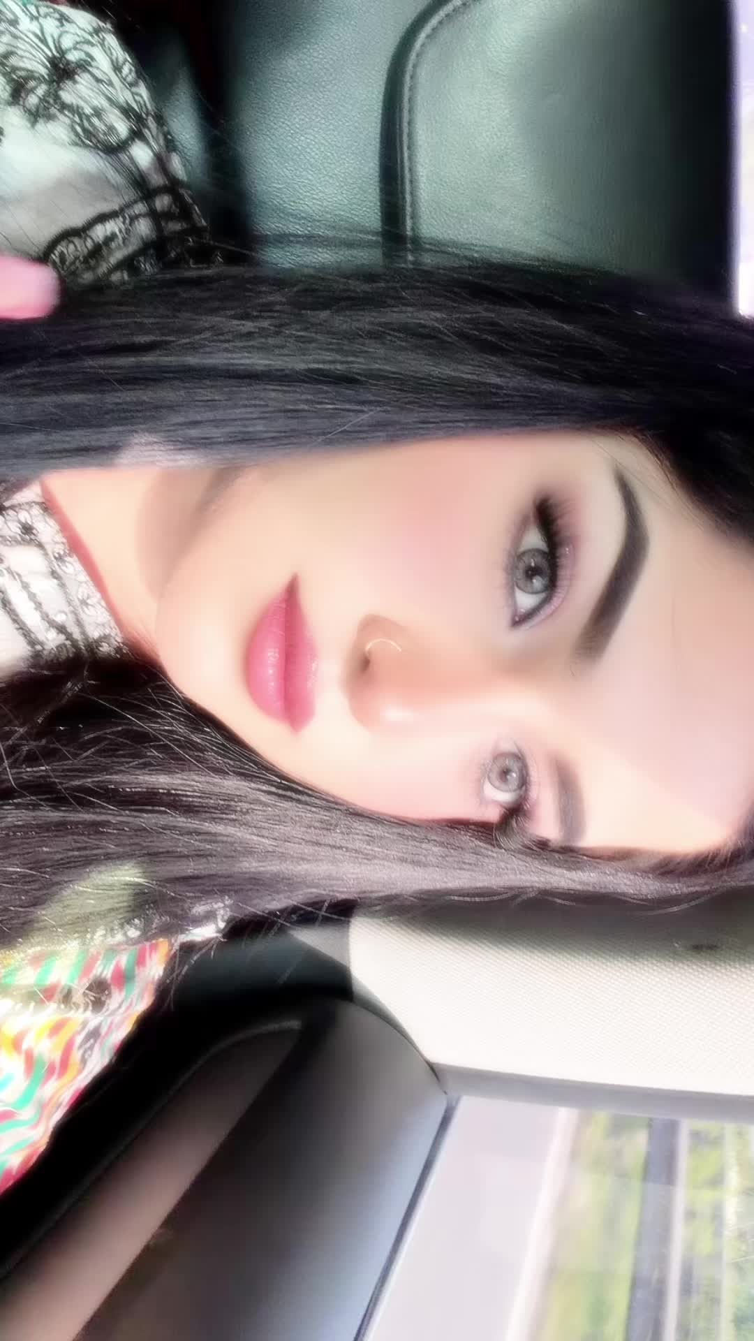 @QUEEN👑