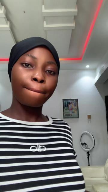 @(Holiness 🧚‍♀️)