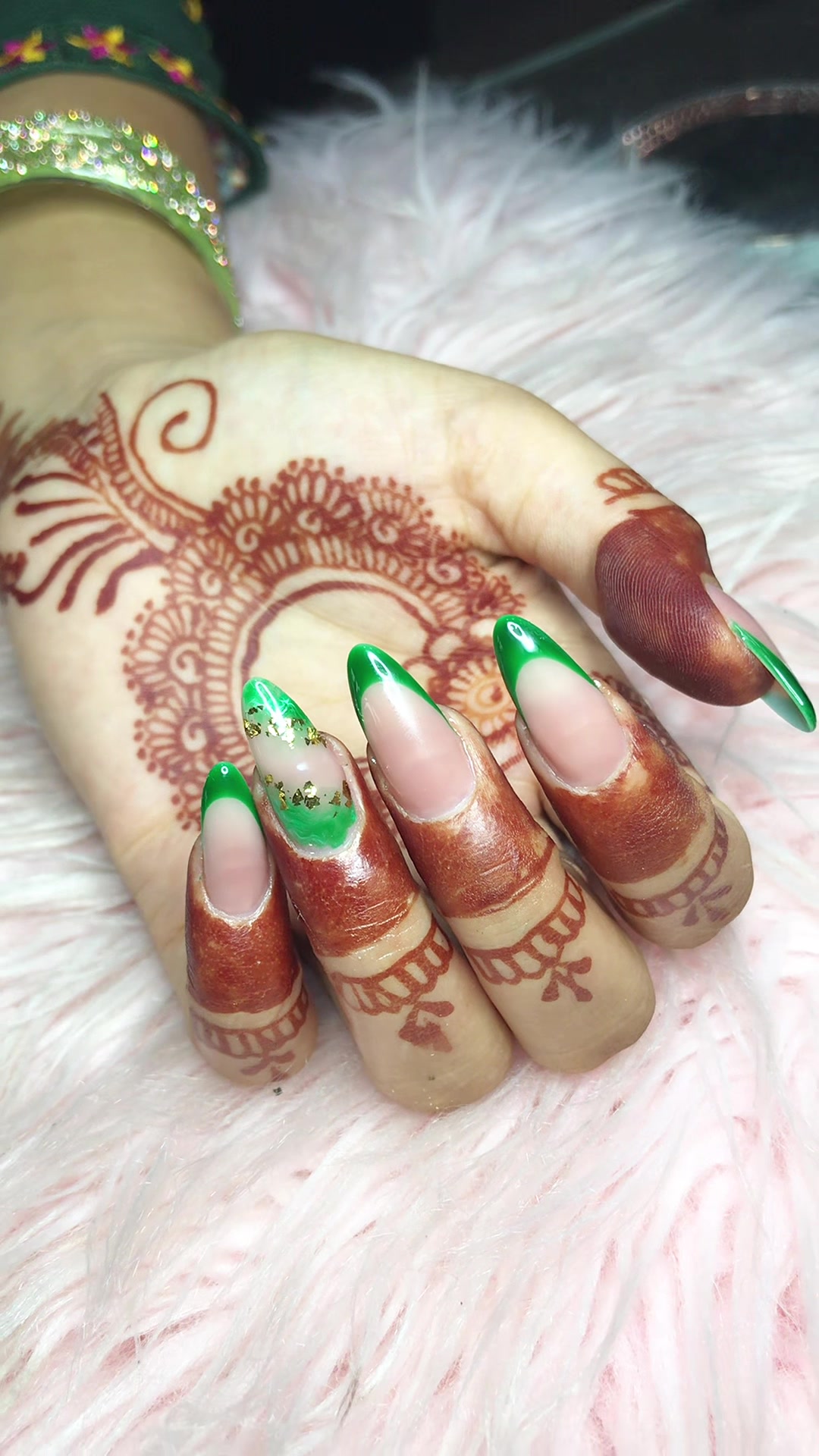 @Nail Essence by Pratu