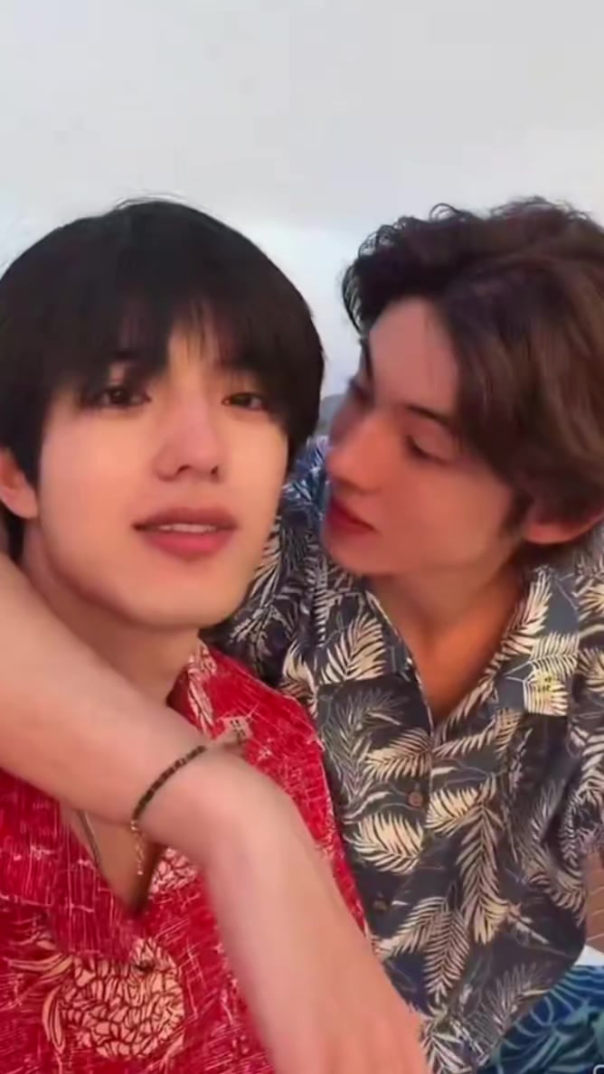 @♡ 𝐬𝐡𝐢𝐩𝐩𝐞𝐫𝐁𝐋𝐨𝐬𝐬 ♡