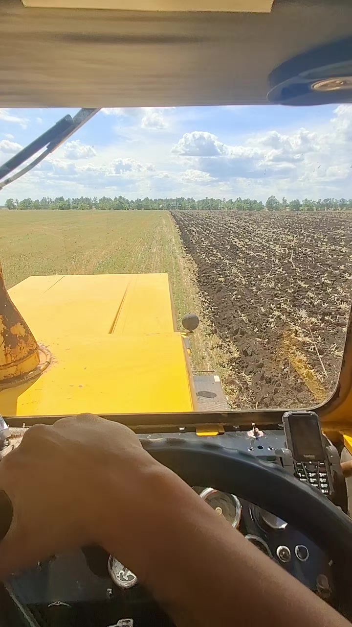 @🚜young tractor driver🇺🇦