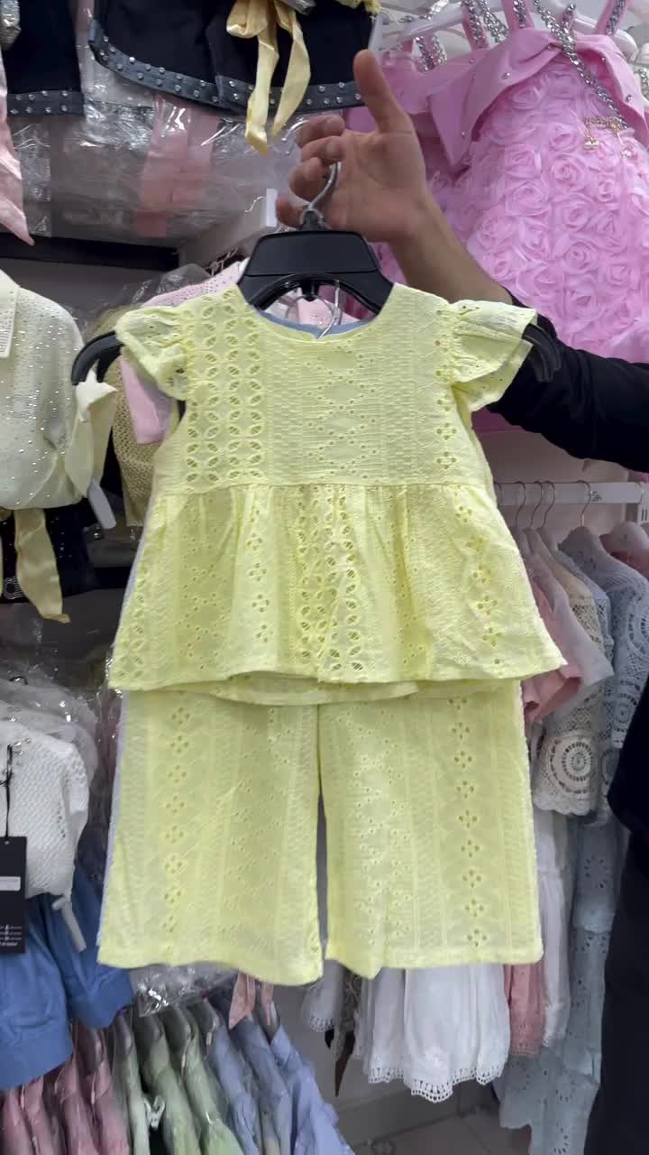 @Sara Clothing store