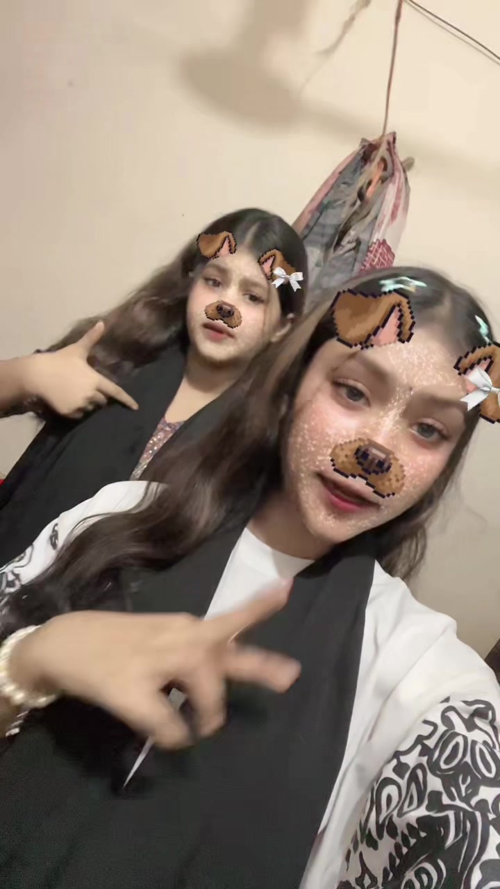 @❥ 𝐄𝐰'𝐫 𝐙𝐚𝐫𝐀 𝐌𝐨𝐧𝐈↬💋