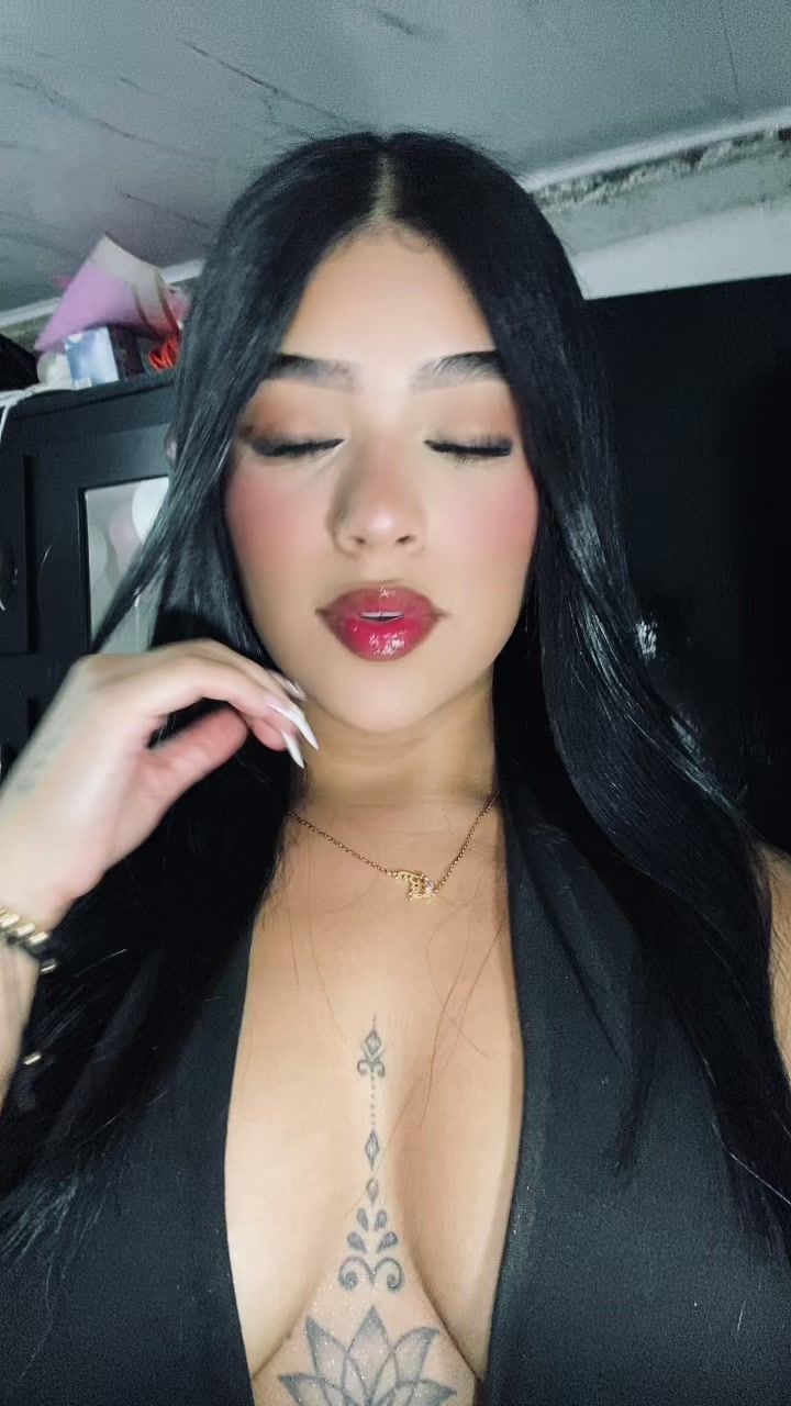 @𝓥𝓪𝓵𝓮𝓷𝓽𝓲𝓷𝓪🦋