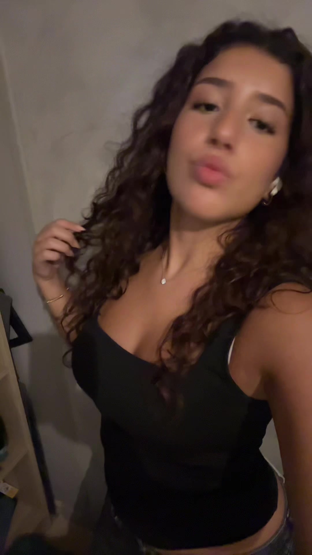@￴