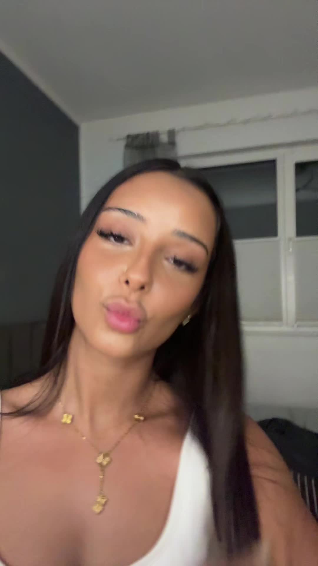 @elissa
