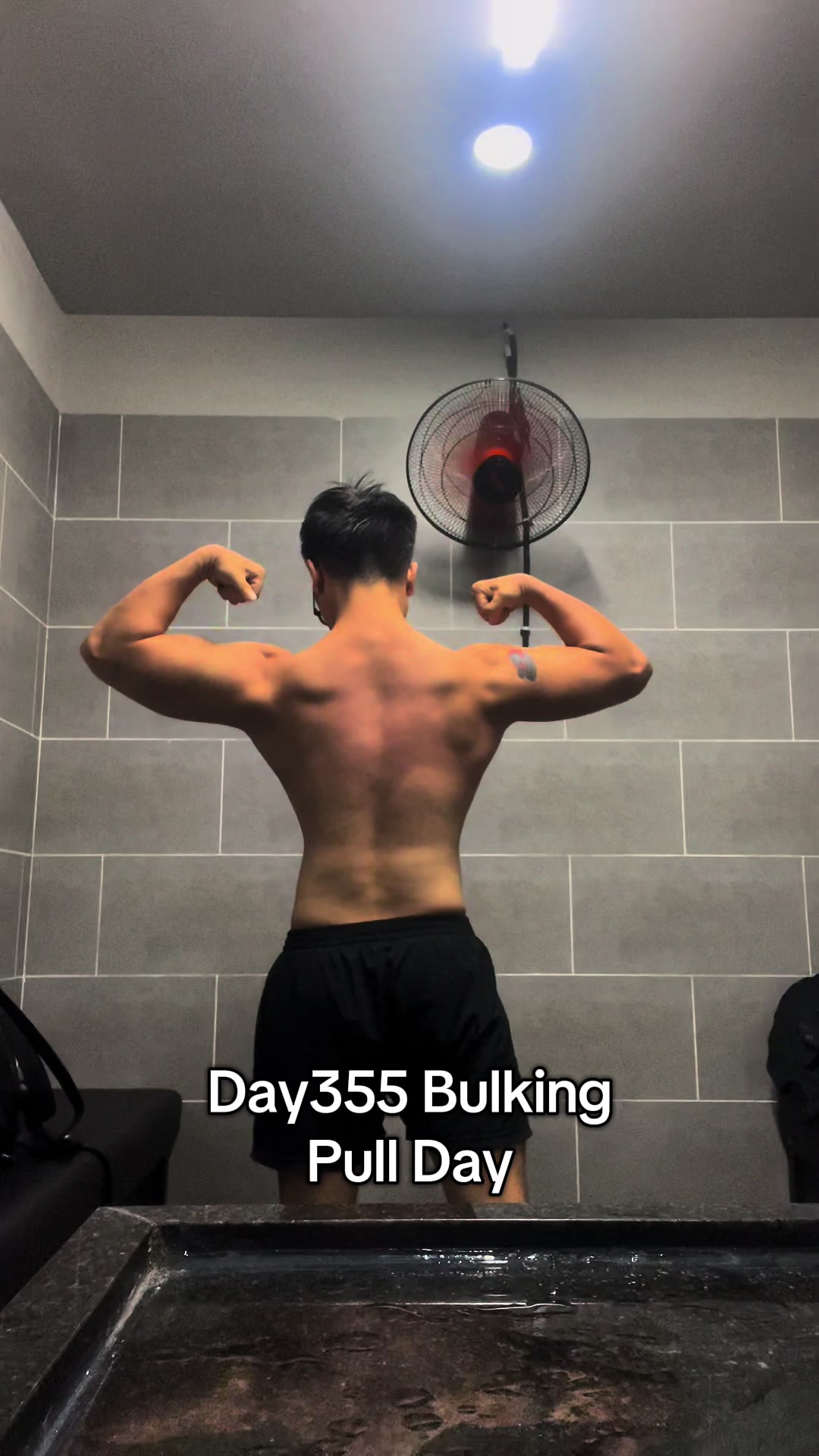 @Kent th&iacute;ch tập gym