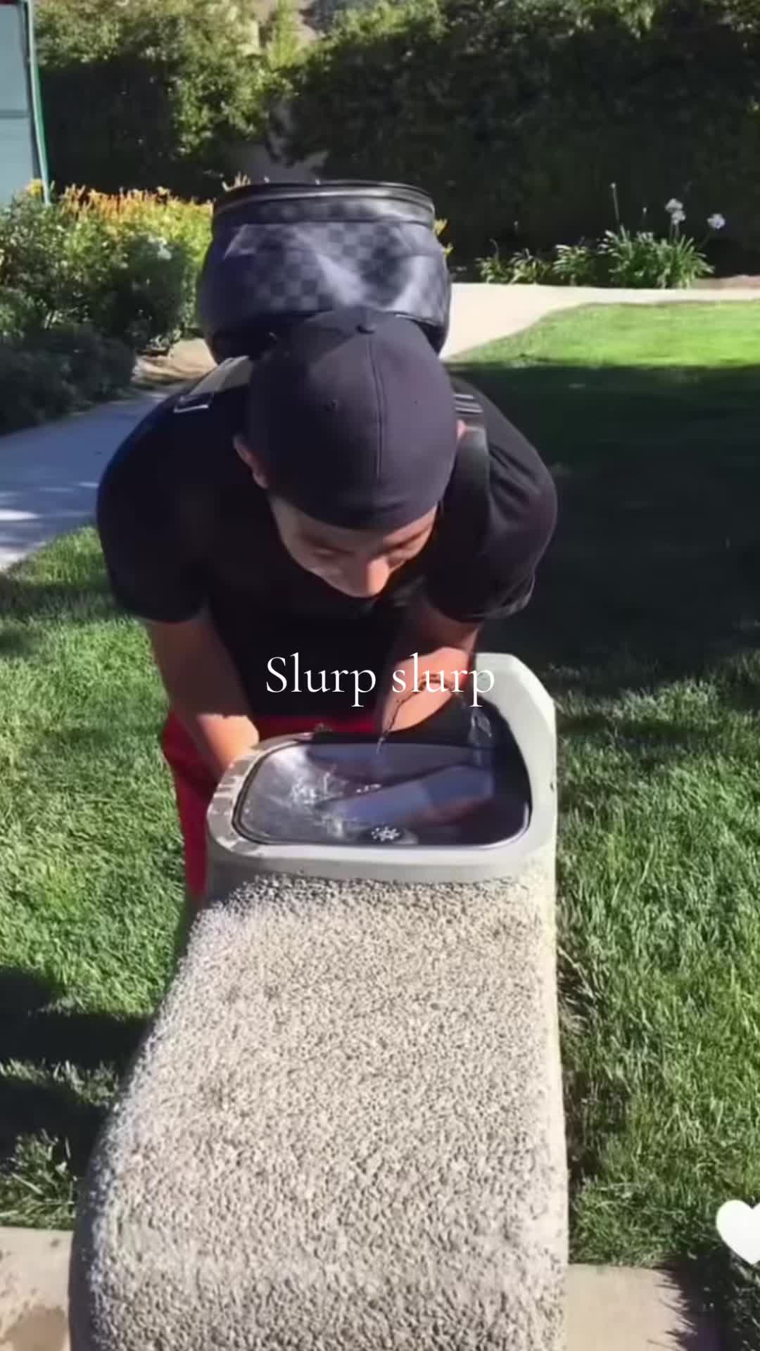 @𑣿