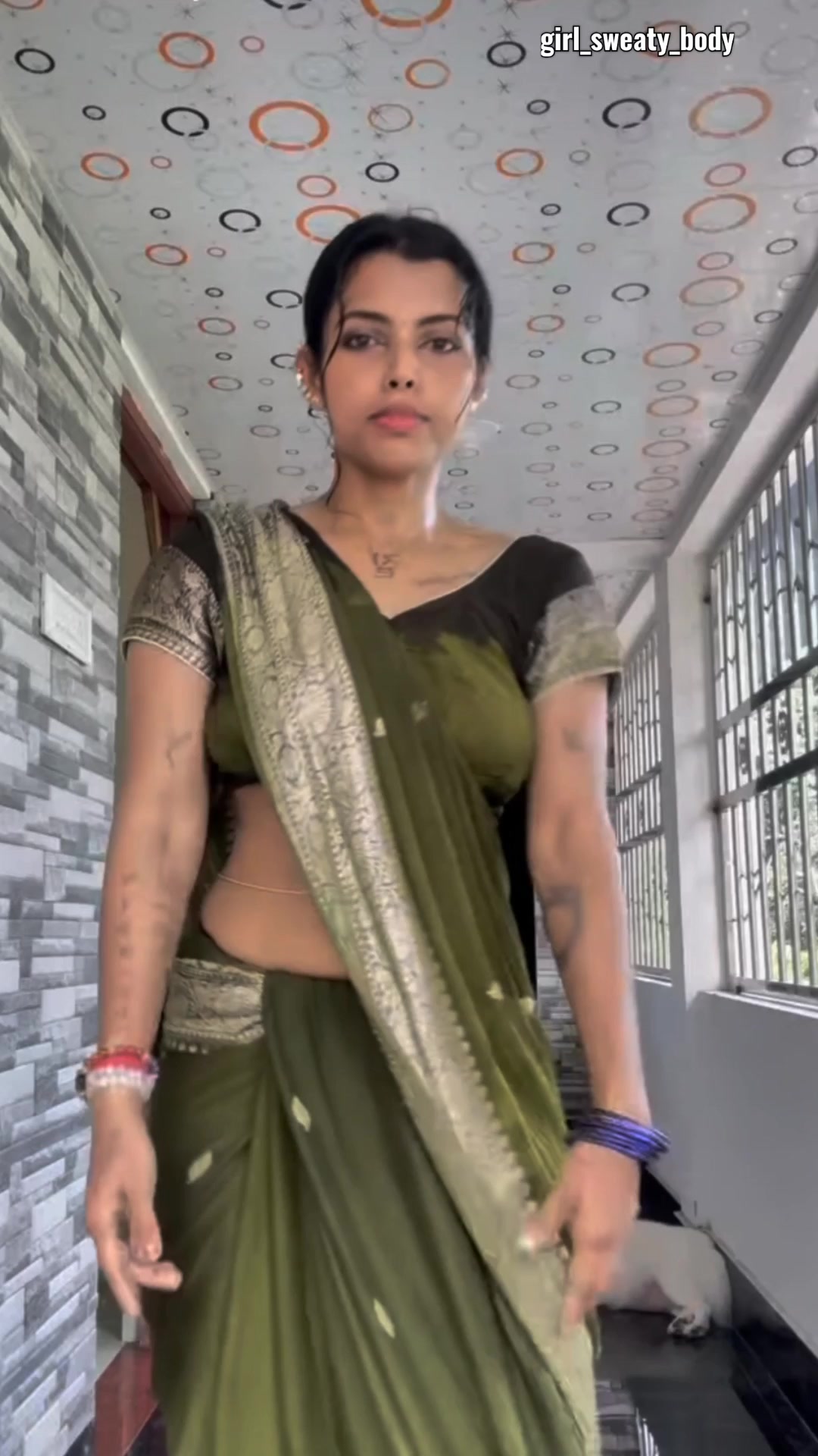 @girl_sweaty_body