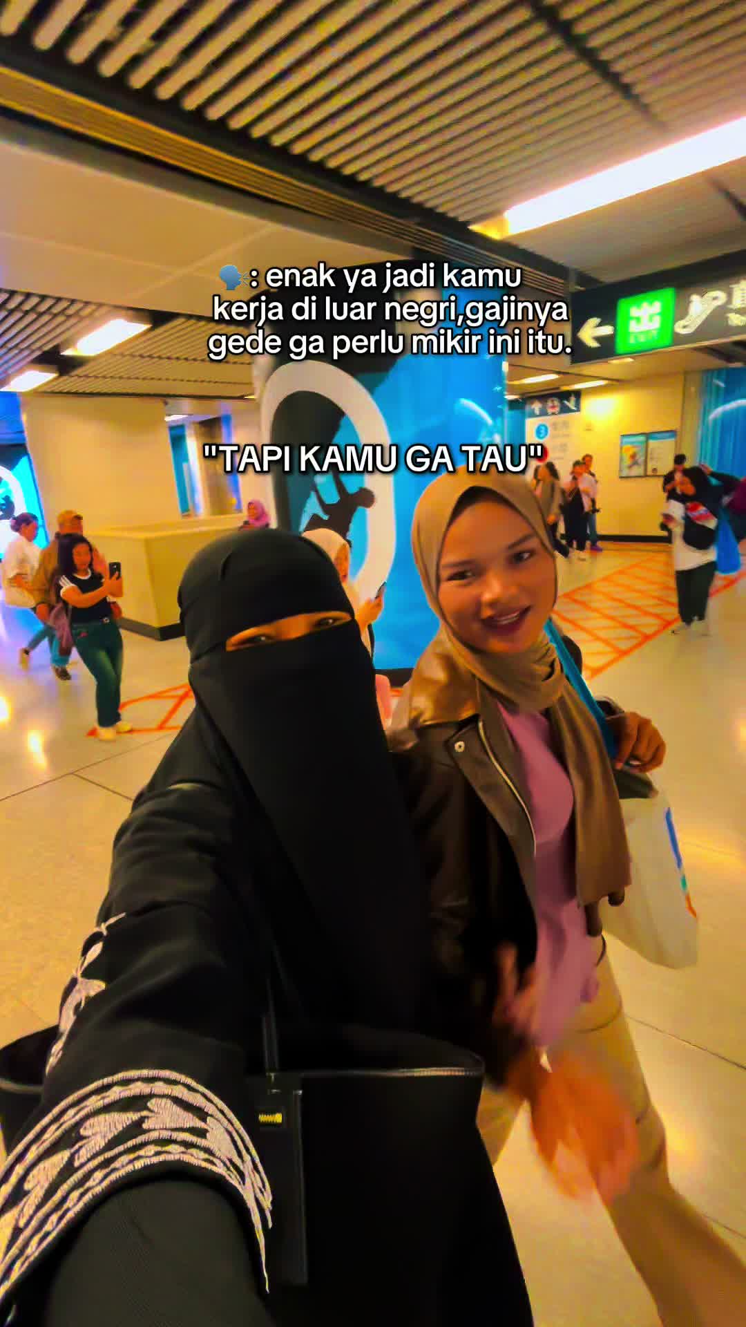 @Kakak & Adek di 🇭🇰