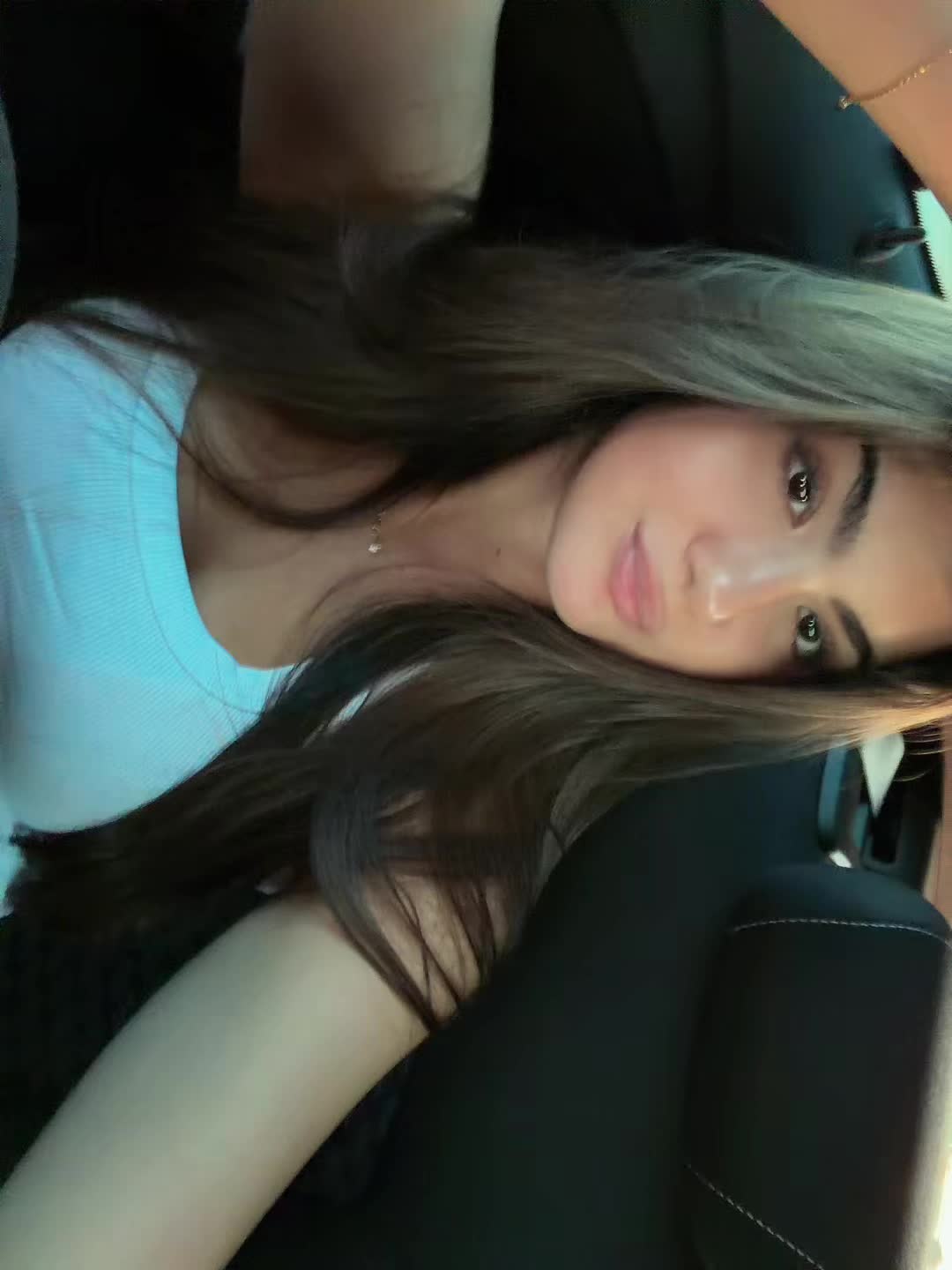 @Ari🤍
