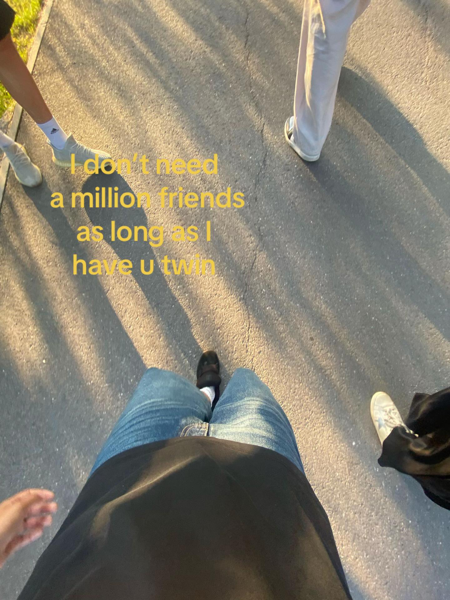@Ilincaaa.