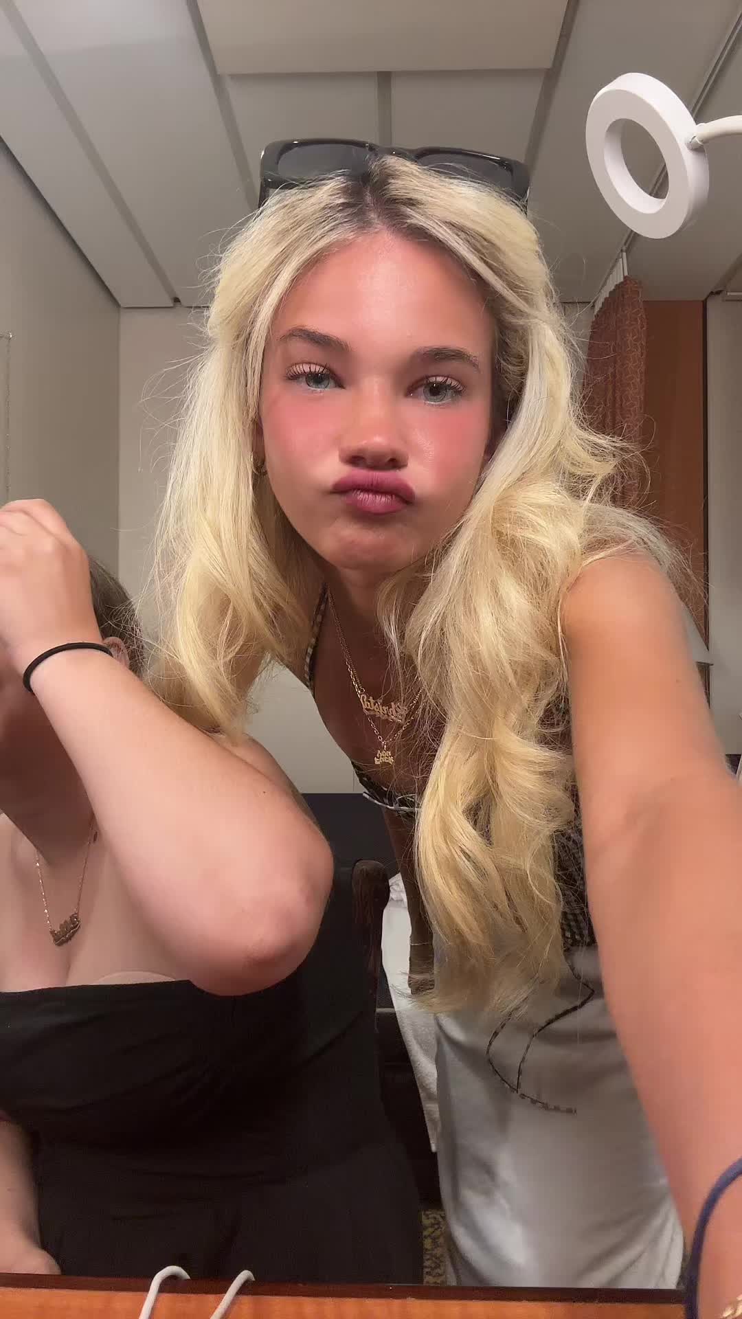 @petitethief