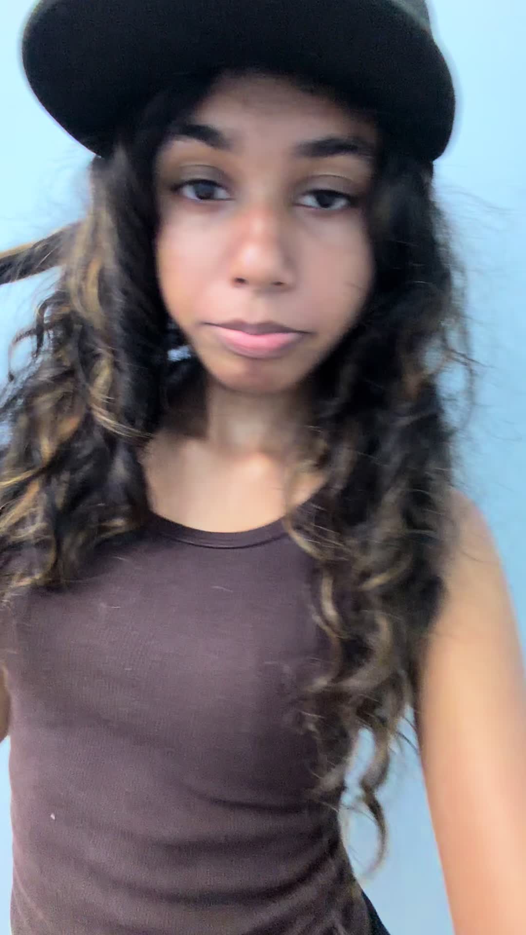 @Niesaa.