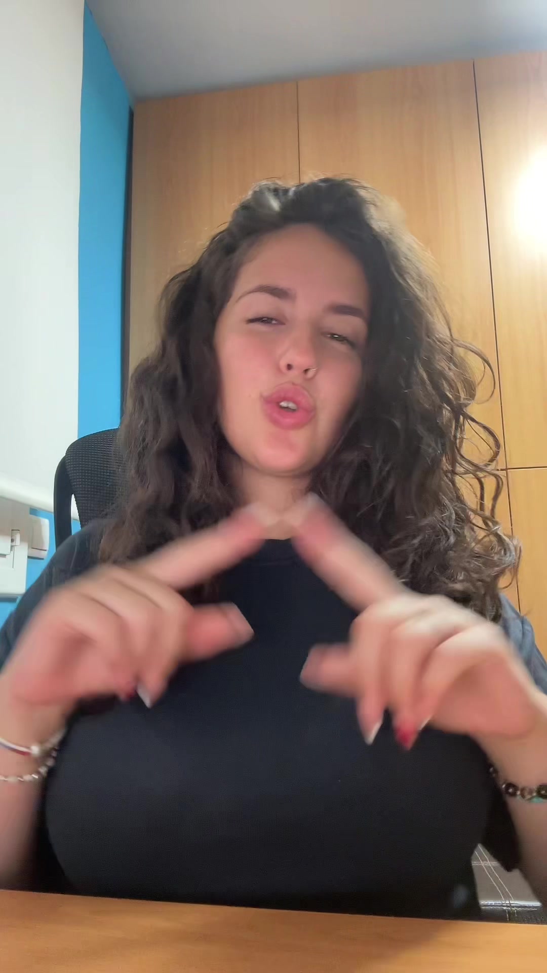 @Abril
