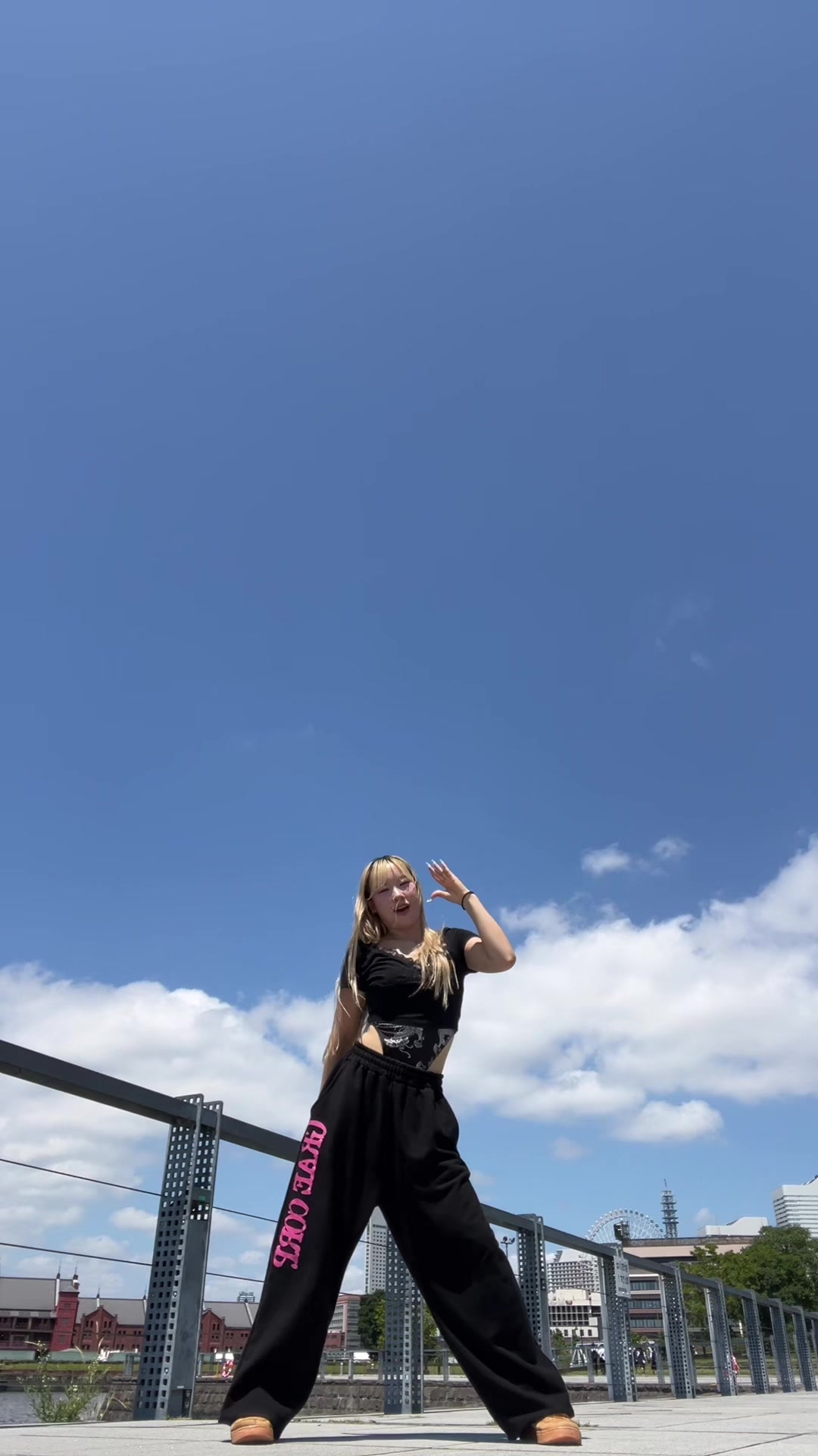@もな