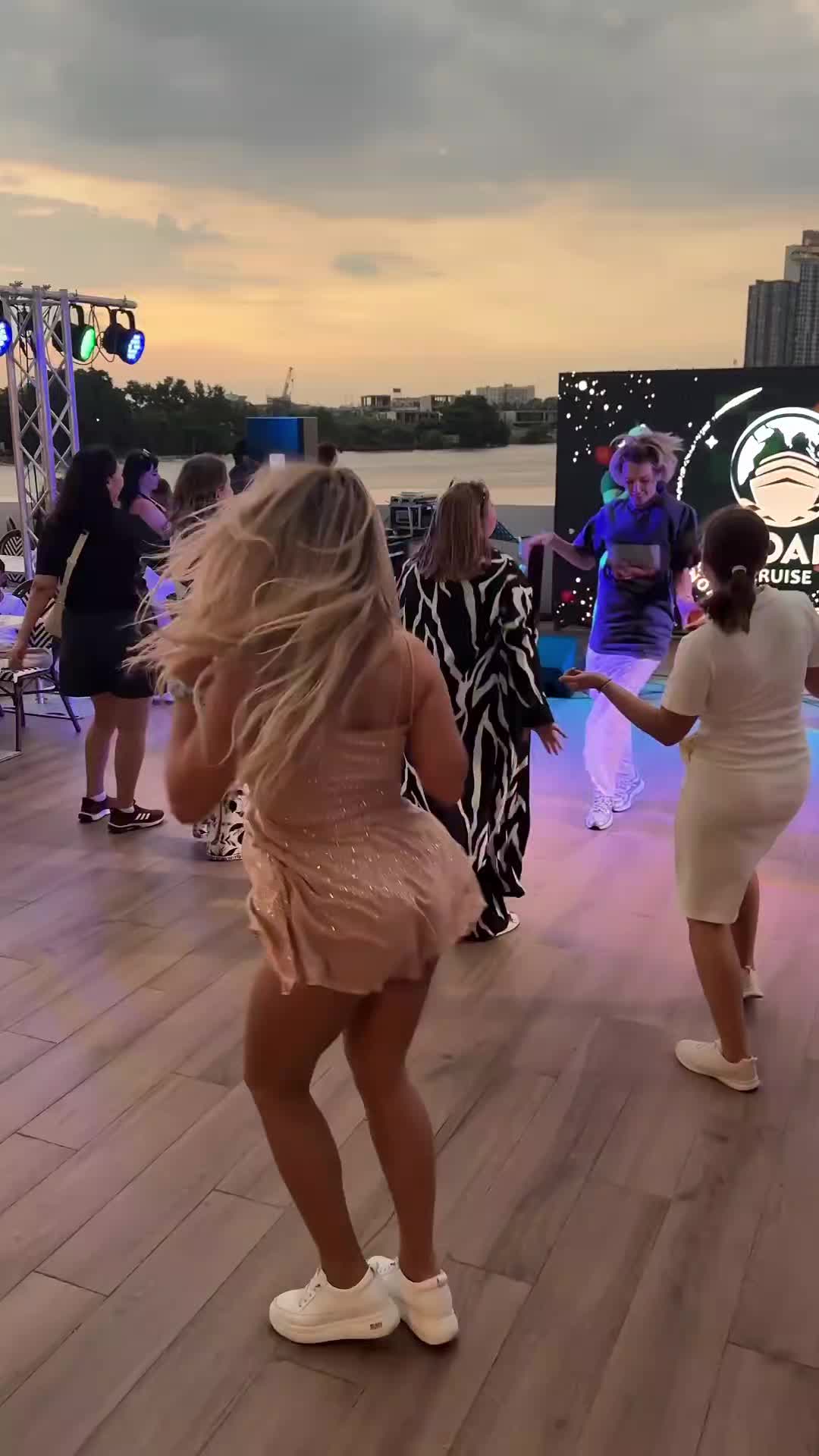 @Oksana Pamellocka