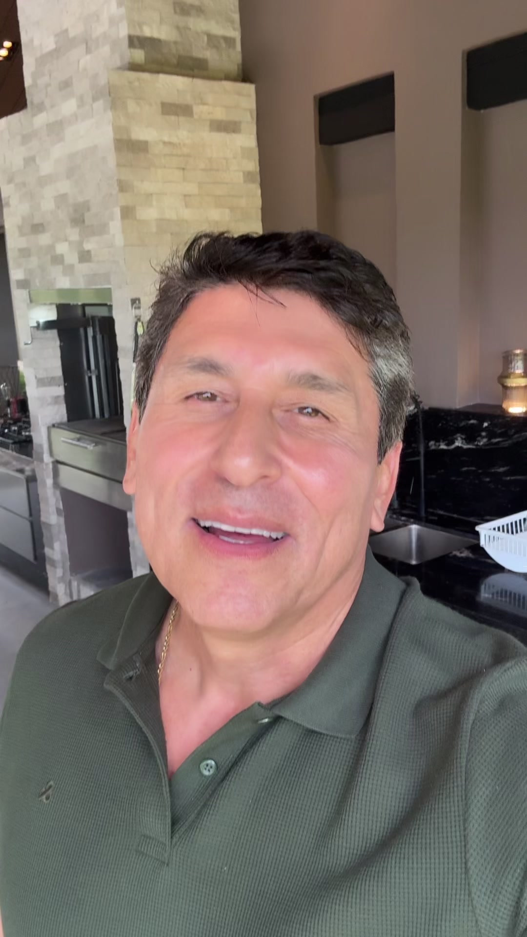 @César Lozano