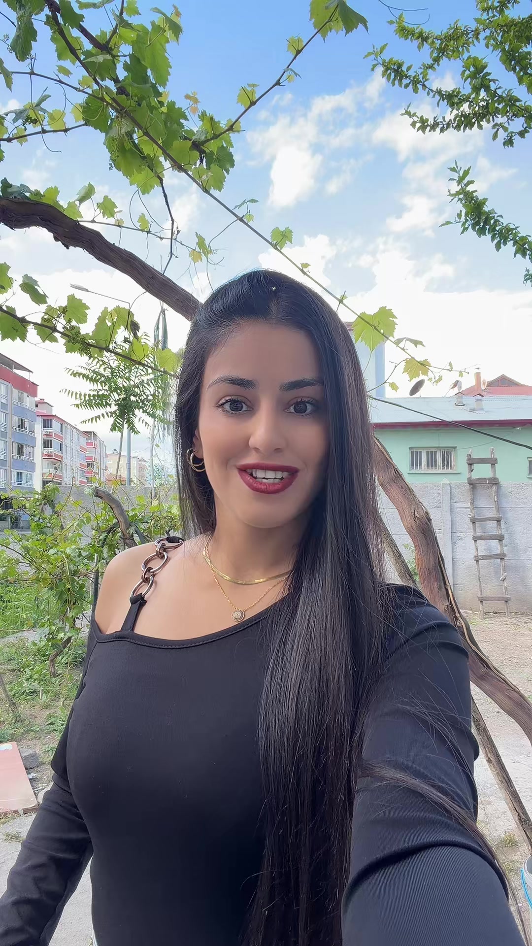 @👩🏻&zwj;🌾k&ouml;yl&uuml; kızı👩🏻&zwj;🌾