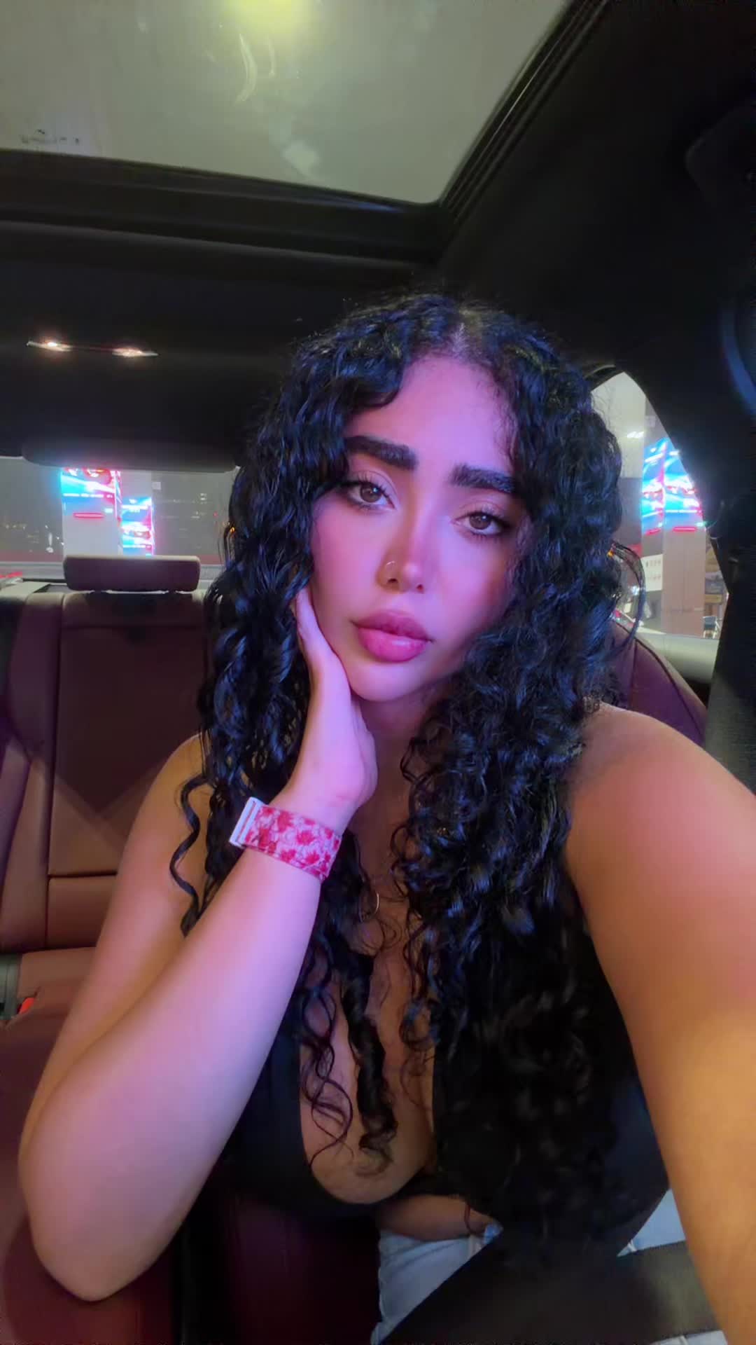 @melikam.mo