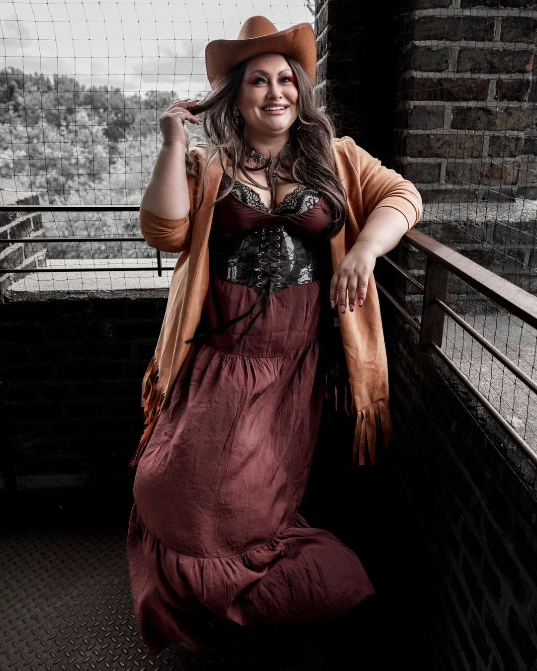 @Elle curvy confident muse
