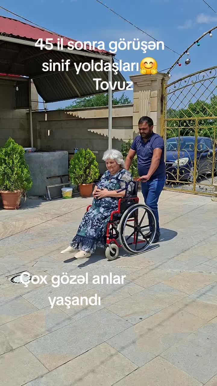 @Blogger G&uuml;lnaz Həsənova