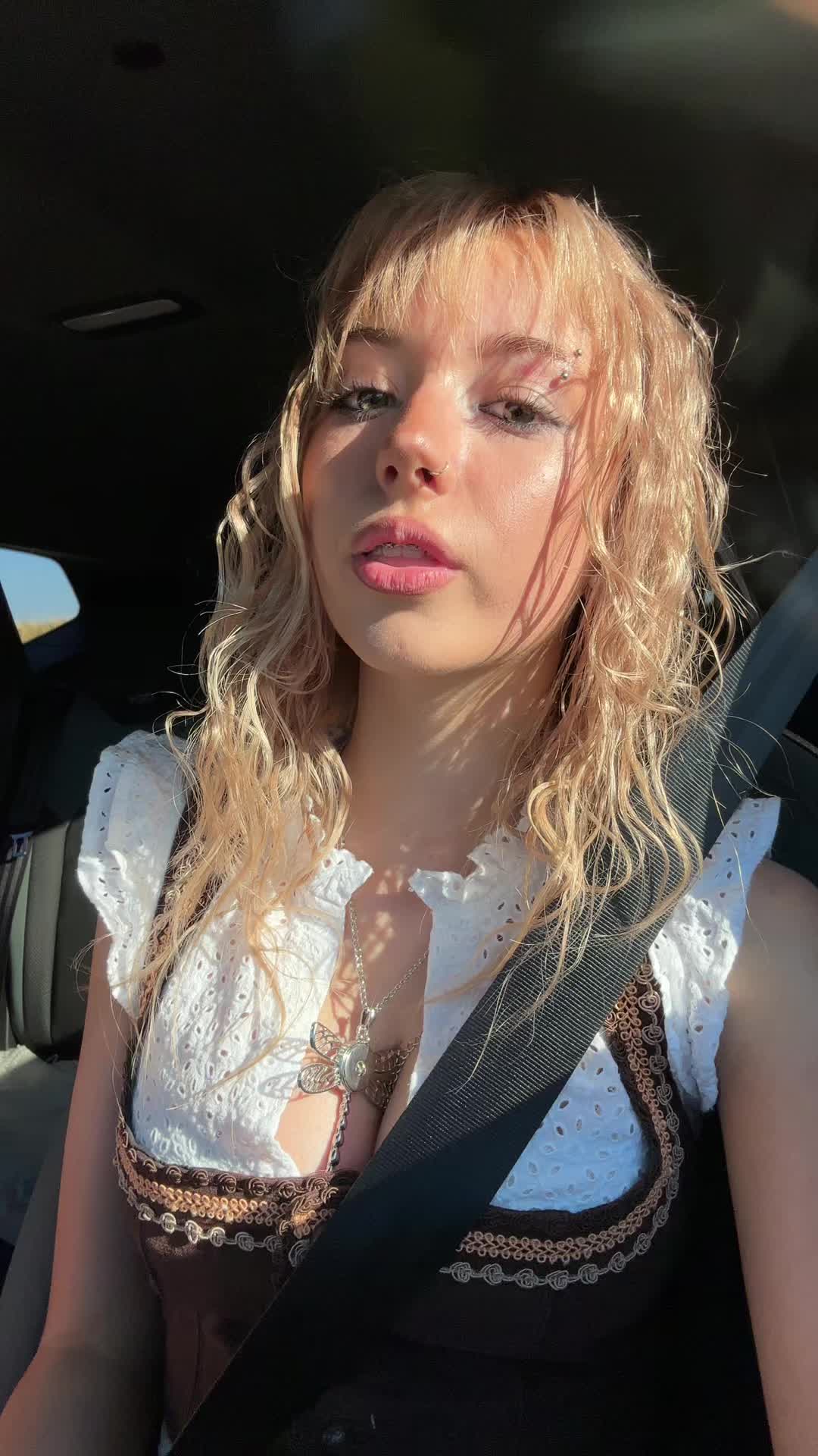 @🦄