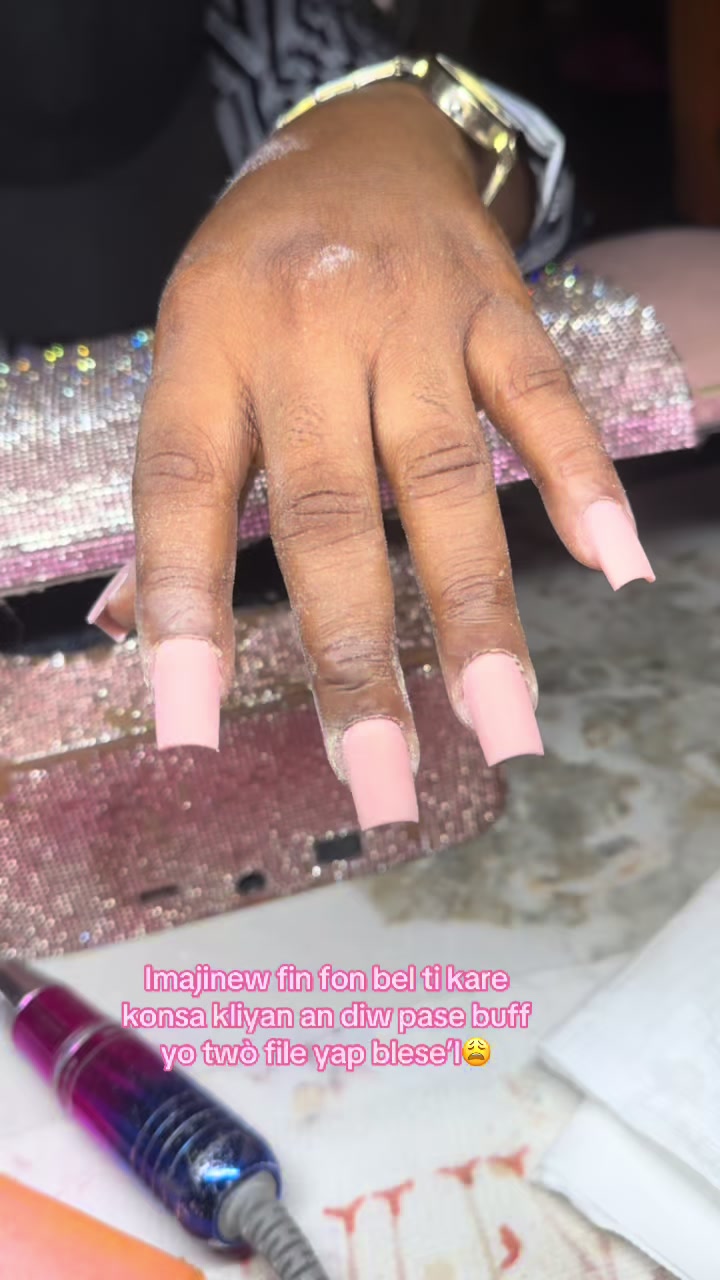@b&eacute;b&eacute;noir_nails💅🎀