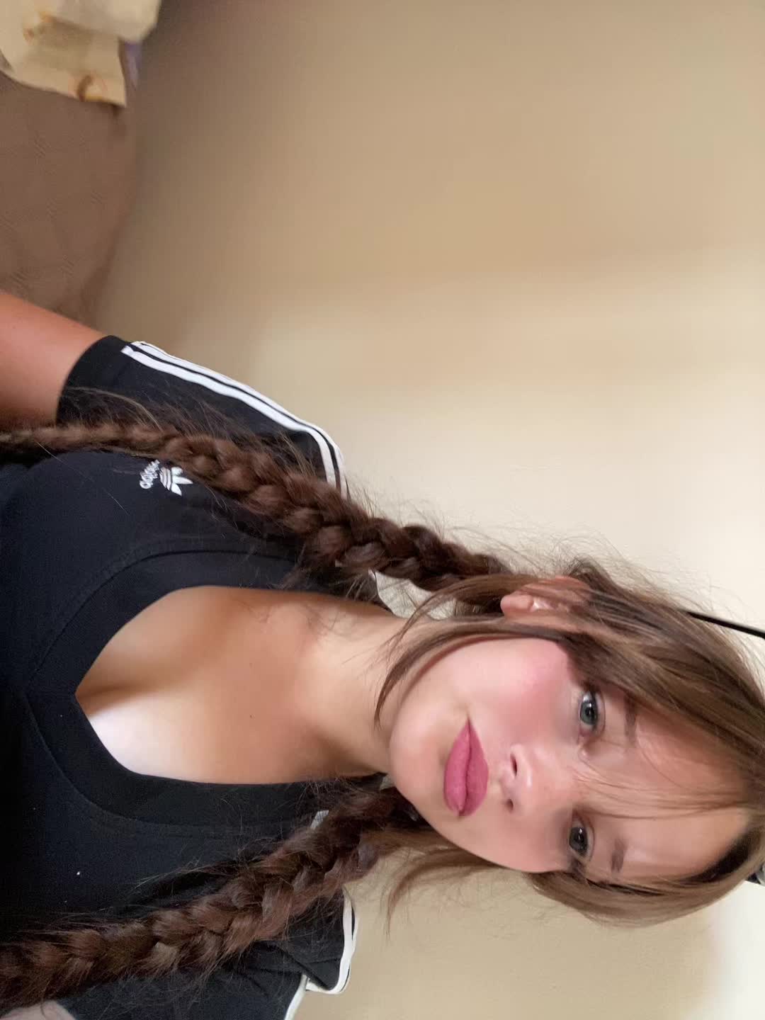 @🫦