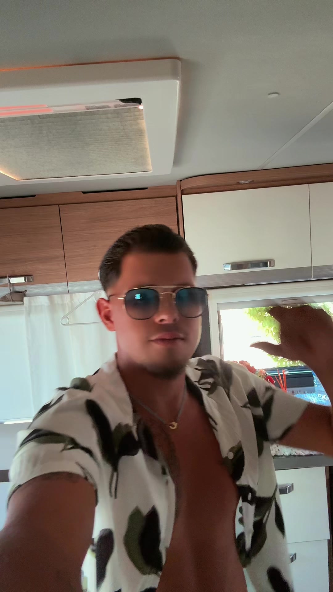 @L&eacute;o